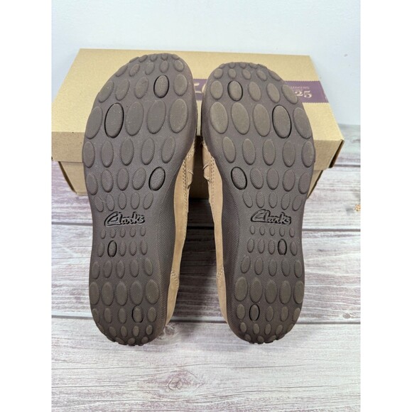 Clarks Slip On Shoes Women SZ 7.5M Tan Leather Comfort Flats Stretch - Picture 4 of 16